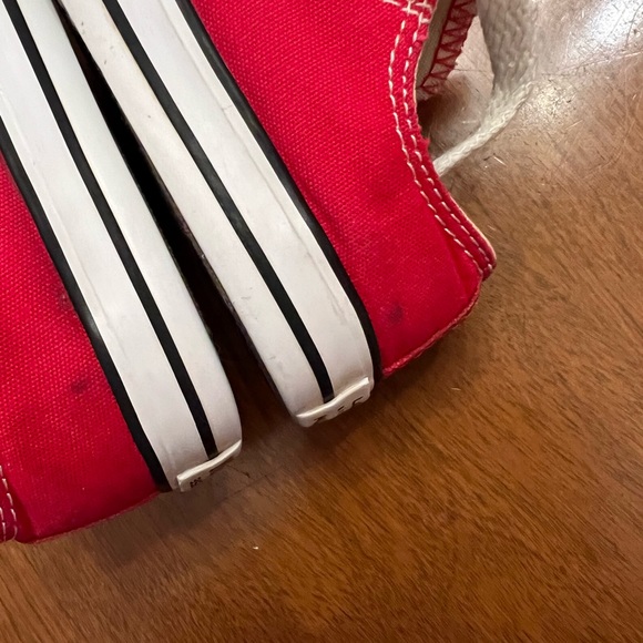 Converse Chuck Taylors red toddler size 8 gender neutral - Picture 9 of 9